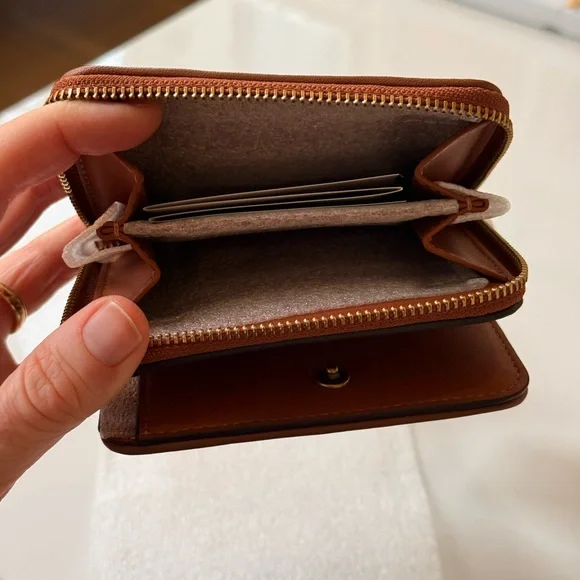 Coach Billfold Zip Wallet in Signature Jacquard with Fox Motif - Picture 3 of 3